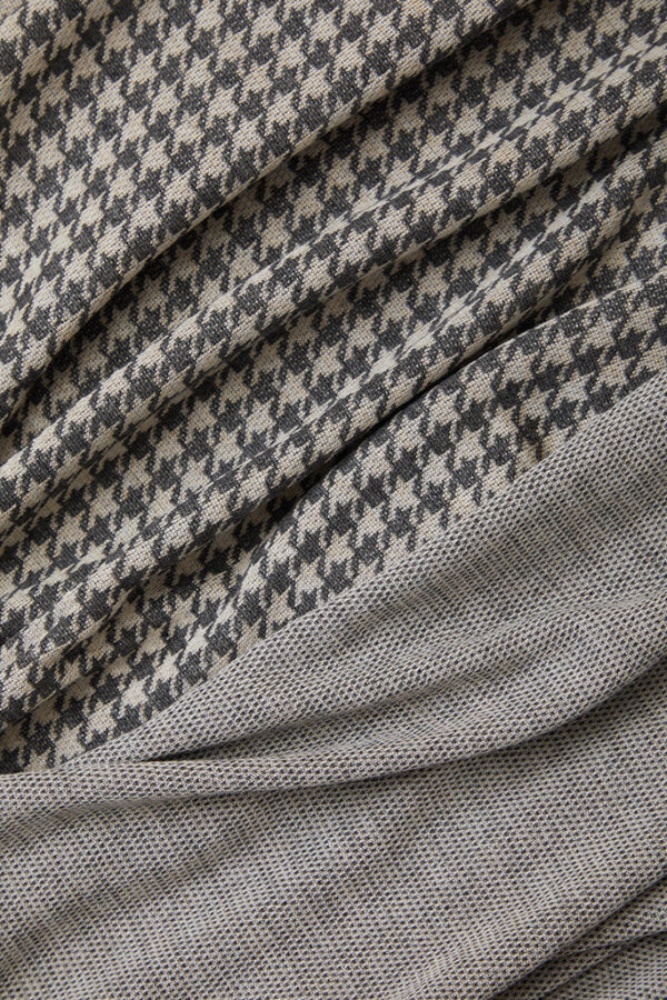 Stormy Houndstooth Wrap