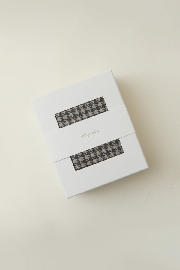 Stormy Houndstooth Wrap
